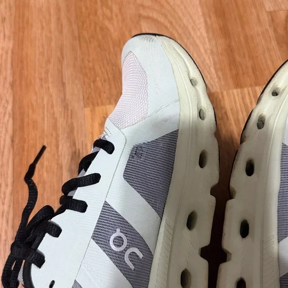 On Cloudrunner women's running shoes in the 'Frost/Aloe' colorwa size 7.5 - Picture 5 of 7